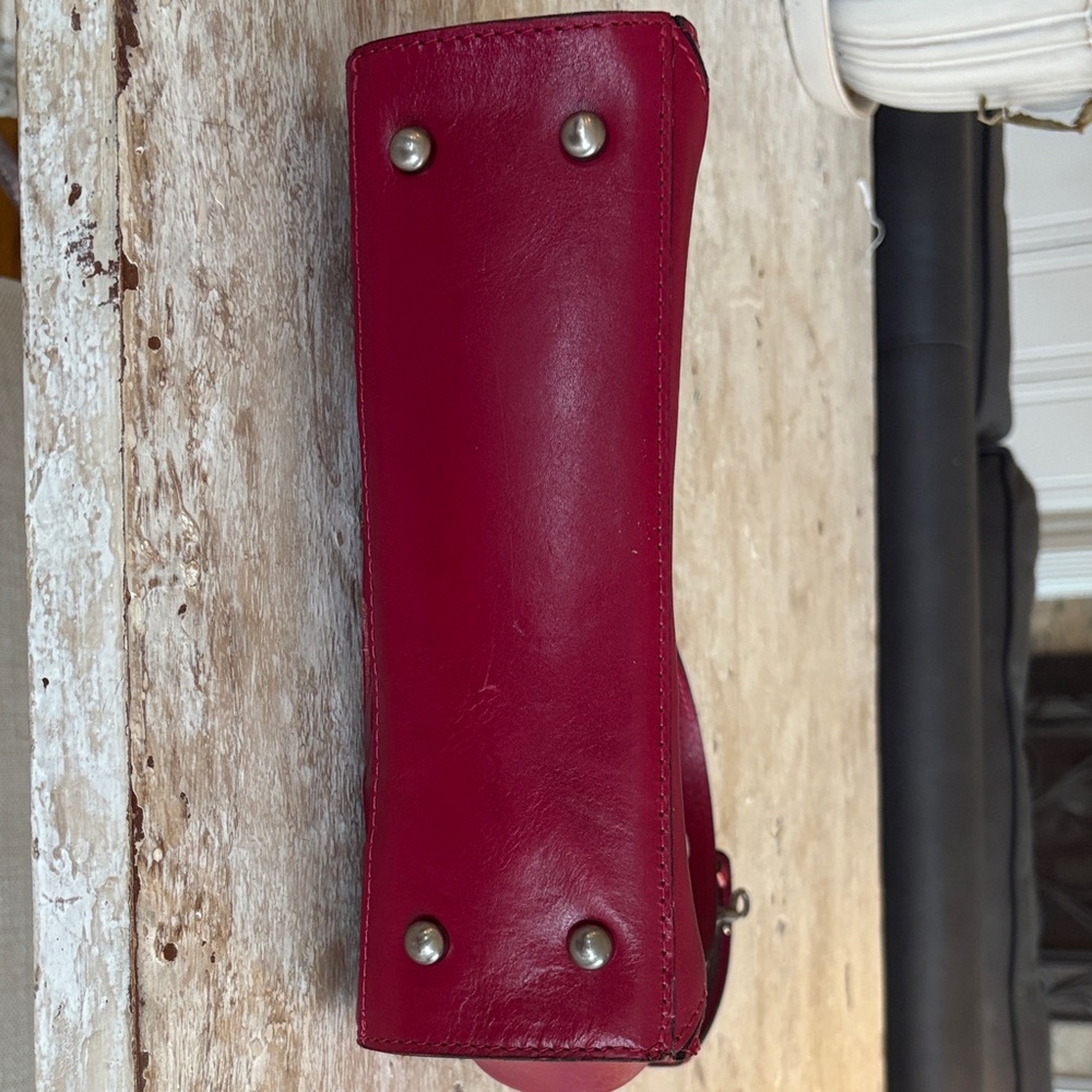 BIG SALE.   Elegant Red Floral Cutout Handbag - Picture 5 of 10